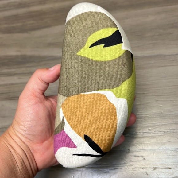 VERA BRADLEY GLASS CASE - Picture 4 of 14